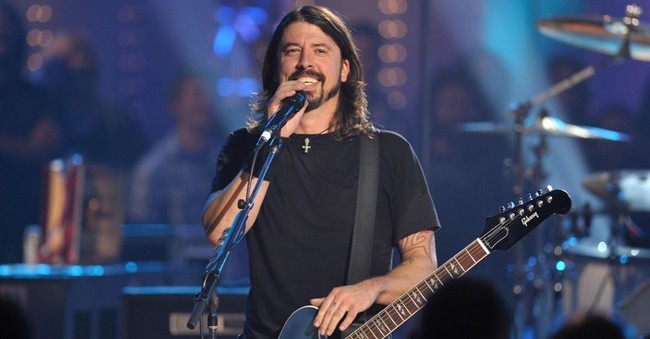 Pemain drum Nirvana dan pemain gitar dan penyanyi di Foo Fighters ini baru saja genap berumur 50 tahun pada 14 Januari lalu. Walaupun telah berumur 50 tahun, pesona dari Dave Grohl tidak hilang dan masih tetap terpancar. Foto: Getty Images