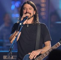 Pemain drum Nirvana dan pemain gitar dan penyanyi di Foo Fighters ini baru saja genap berumur 50 tahun pada 14 Januari lalu. Walaupun telah berumur 50 tahun, pesona dari Dave Grohl tidak hilang dan masih tetap terpancar. Foto: Getty Images