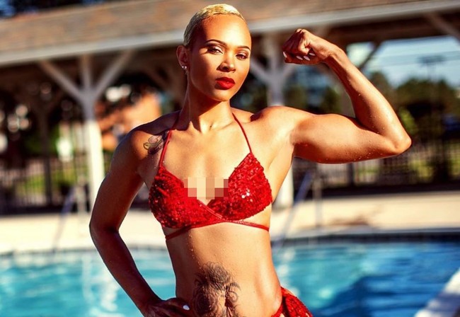 Menurut profil Instagram-nya, Sabrina mengklaim diri sebagai personal trainer dan lifestyle coach yang berbasis di Ohio. Tak heran bila ia memiliki tubuh yang atletis dan seksi. (Foto: Instagram/@getuptoparr)