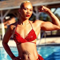 Menurut profil Instagram-nya, Sabrina mengklaim diri sebagai personal trainer dan lifestyle coach yang berbasis di Ohio. Tak heran bila ia memiliki tubuh yang atletis dan seksi. (Foto: Instagram/@getuptoparr)