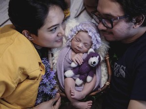 Anak Tak Pernah Senyum, Poppy Sovia Shock
