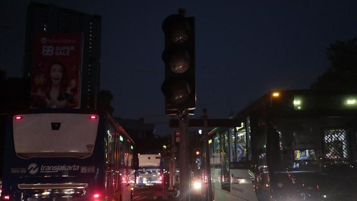 Sebagian Jakarta Mati Listrik Pln 30 Menit Lagi Nyala