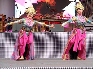 Hentakan Musik Manuk Dadali dan Tari Nusantara Bergema di Rusia