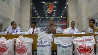 Lima orang tersangka berhasil ditangkap.