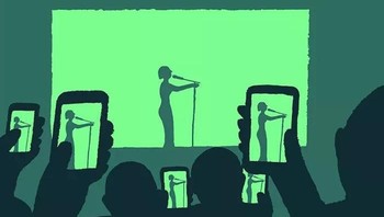 Menikmati konser dewasa ini. Foto: Jean Jullien