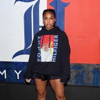 Selain modeling, Lori ternyata juga memiliki bakat di bidang olahraga. Ia bahkan sempat nyaris bertanding di Olimpiade untuk cabang berkuda. Namun, gagal karena mengalami cedera. (Foto: Getty Images)