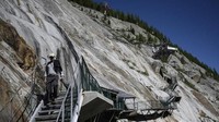 Padahal Mer de Glace adalah gletser terbesar di Prancis. (AFP Photo/Marco Betorello)