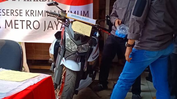 Motor Kawasaki Ninja hasil kejahatan para pelaku.