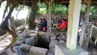 Lokasi ini untuk jamasan anak gembel sebelum ruwatan potong rambut. Sendang ini juga menjadi salah satu titik napak tilas jelang Dieng Culture Festival (DCF) (Uje Hartono/detikcom)