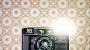 Kamera ini bernama Ricoh Af-5. Foto: Jürgen Novotny