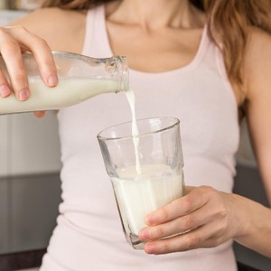 10 Manfaat Minum Susu Sebelum Tidur di Malam Hari 10 Manfaat Minum Susu Sebelum Tidur di Malam Hari