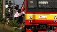Commuter Lini mulai beroperasi normal.