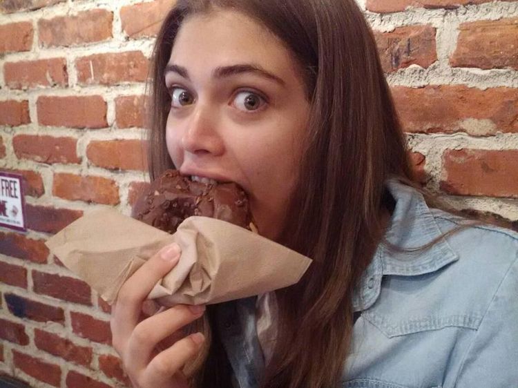 Kulinerannya Valentina Sampaio, Model Transgender Victorias Secret