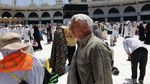 Jemaah Haji Melawan Panas Ekstrim