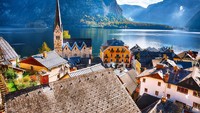 Mendapat julukan sebagai desa terindah di dunia sangat pantas di dapatkan Desa Hallstatt. Suasananya yang tenang, alam yang indah dan barisan gunung yang mengelilingi membuat siapapun ingin berkunjung ke sini dan berlama-lama. (iStock)