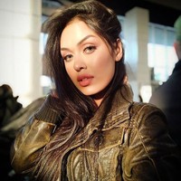 Ratu kecantikan berusia 24 tahun ini bekerja di Rumah Sakit Pilgrim di Boston, Lincolnshire, sebelum perjalanannya. Kini Bhasha merasa bersalah karena tidak dapat membantu sesama rekan NHS (National Health Service). Foto: Dok. Instagram @bhasha05