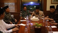 Pertemuan antara Said Aqil dan Hadi Tjahjanto dalam rangka silaturahmi.