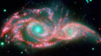 Galaksi yang masing-masing bernama NGC 2207 dan IC 2163 ini berada di konstelasi Canis Major, dengan jarak sekitar 130 juta tahun cahaya dari Bumi. Foto: NASA