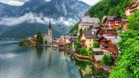 Siapapun mungkin setuju keindahan desa kecil ini seperti di dalam cerita dongeng. Namanya Hallstatt, desa kecil yang diapit gunung dan danau yang indah. (iStock)