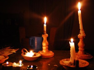 Tips Memakai Lilin saat Mati Lampu Agar Rumah Aman dari Kebakaran