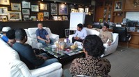 Perwakilan warga Desa Komodo akhir pekan lalu ke Jakarta. Mereka bertemu Dirjen KSDAE dan perwakilan dari Kementerian Pariwisata, untuk menolak wacana penutupan Pulau Komodo dan memindahkan penduduknya (dok Istimewa)