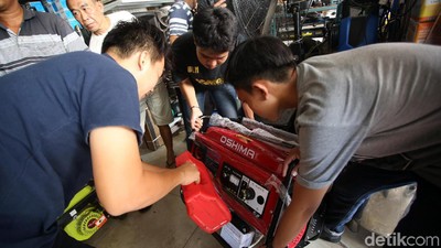 Imbas Listrik Padam, Toko Genset Diserbu Warga