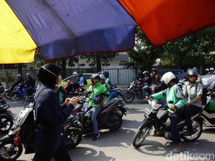 Driver Ojol Terkena Imbas Sinyal Tak Stabil Usai Listrik Padam