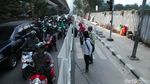 Jalan Satrio Kuningan Macet Imbas Pelebaran Trotoar
