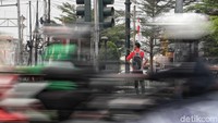 Dari 300 lebih lampu merah, 29 di antaranya belum bisa beroperasi seperti semula.