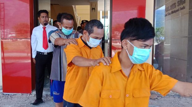 Para pelaku berstatus pelajar.