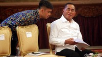 Sementara terkait belanja pegawai, Presiden Jokowi meminta semua harus dikaitkan dengan reformasi birokrasi baik di pusat maupun di daerah.