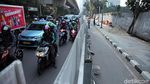Jalan Satrio Kuningan Macet Imbas Pelebaran Trotoar