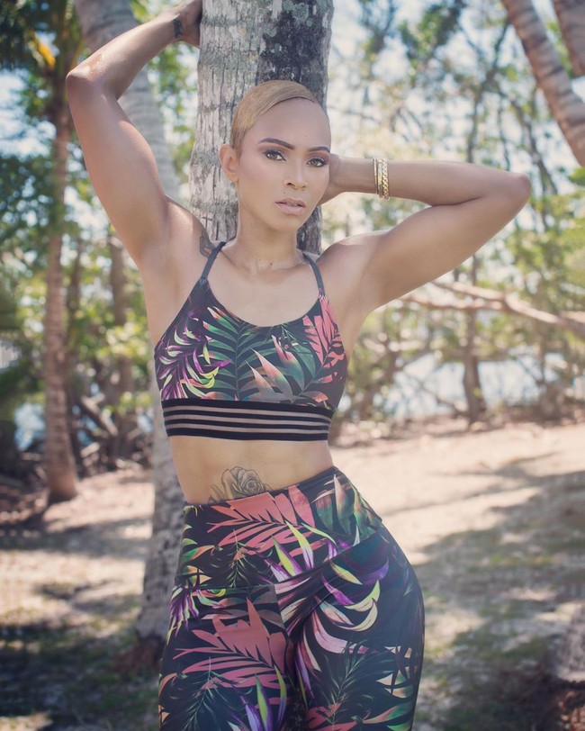 Siapa yang menyangka jika Sabrina adalah ibu dari seorang putri. Satu hal yang aku pelajari dari menjadi seorang ibu yaitu cinta sejati tak pernah hilang, katanya. (Foto: Instagram/@getuptoparr)