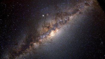 Tidak lengkap rasanya jika tidak menyertakan galaksi Bima Sakti dalam daftar ini sebagai tempat bermukimnya sistem Tata Surya dan Bumi. Foto: NASA