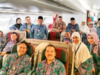 Tak Dampingi Jokowi ke PLN, Rini Naik Haji
