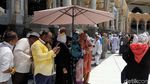 Jemaah Haji Melawan Panas Ekstrim