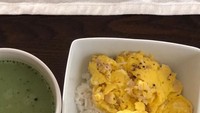 Yang  ini nasi putih hangat plus telur orak-arik, Nyam! Foto : Instagram @itsmabelyo