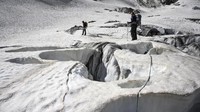 Sudah ada 3 rute yang hilang di Pegunungan Alpen. (AFP Photo/Marco Betorello)