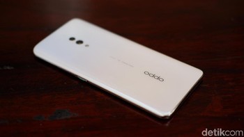 Oppo menyematkan kamera ganda di belakang. Foto: Adi Fida Rahman/detikINET