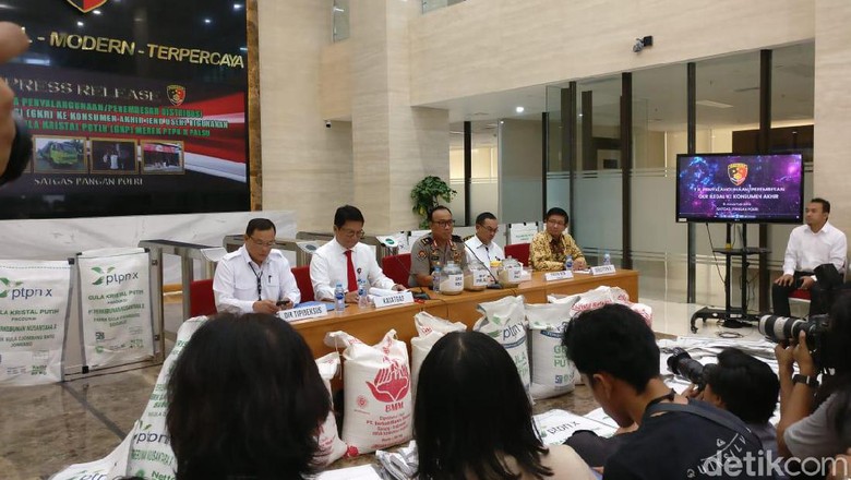 Bareskrim Bongkar Sindikat Penjualan Gula Rafinasi di Jateng dan DIY Bareskrim Bongkar Sindikat Penjualan Gula Rafinasi di Jateng dan DIY