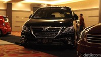 Bagi Dedi Hendra Tarigan dari bengkel Garage 607 merasa kurang puas. Menyabet gelar King Players IAM MBTech Medan 2019, kemenangan pria lulusan teknik ini berkat fitur berbalut teknologi pada Innova lansiran tahun 2006 miliknya.  Foto: Ridwan Arifin/detikOto