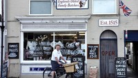 Terletak di salah satu pasar lokal yang berada di Bridport, Dorset, Inggris. Keluarga Balson secara turun temurun, terus menjalankan usaha toko daging mereka yang legendaris. Foto: Istimewa
