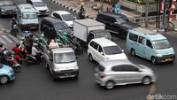 Di wilayah hukum Polda Metro Jaya misalnya, Direktorat Lalu Lintas (Ditlantas) Polda Metro Jaya menyebut ada lima pelanggaran yang menjadi sasaran utama dalam Operasi Patuh Jaya 2020. Pradita Utama/detikcom  