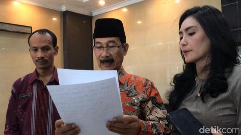 Bupati Solok Selatan Serahkan Berkas CPNS drg Romi ke Menpan Bupati Solok Selatan Serahkan Berkas CPNS drg Romi ke Menpan