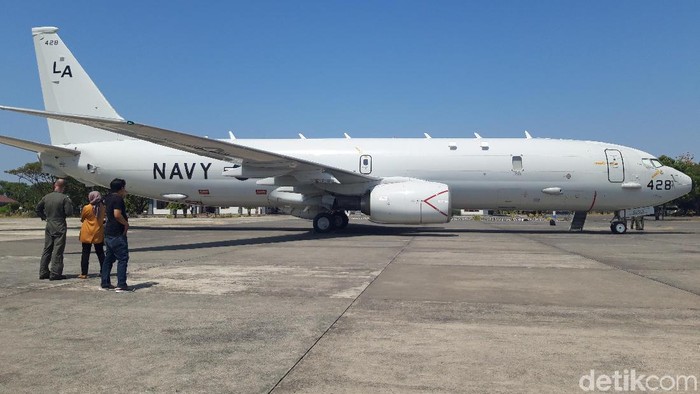 Pesawat tempur tercanggih milik US Navy atau Angkatan Laut Amerika Serikat, P-8A Poseidon (P-8A) berkeliling menjelajah Laut Jawa. Pihaknya ingin memastikan latihan militer kerja sama AS dan Indonesia berjalan aman.
