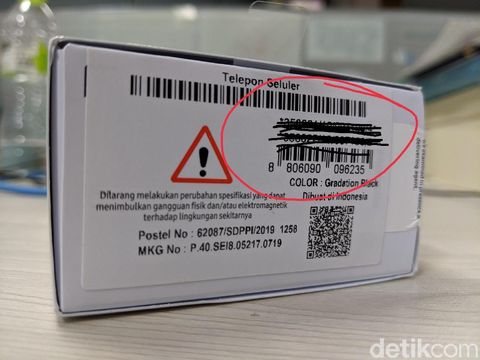 Nomor IMEI yang tertera di kardus ponsel.