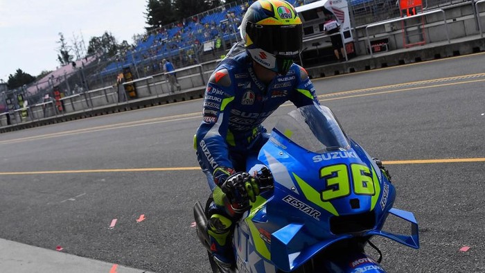 BRNO, CZECH REPUBLIC - AUGUST 05: Joan Mir of Spain and Team Suzuki ECSTAR returns in box during the MotoGp Test in Czech Republic on August 05, 2019 in Brno, Czech Republic. (Photo by Mirco Lazzari gp/Getty Images)