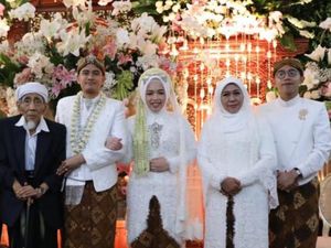 Khofifah Kenang Sosok Mbah Moen yang Tak Tergantikan