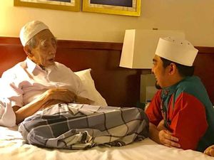 Ustaz Solmed Sempat Jenguk Mbah Moen Sebelum Sang Kiai Meninggal