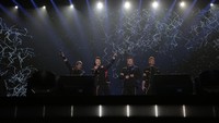 Selamat malam, Jakarta, Indonesia! Sudah lama sekali Westlife tidak ke Indonesia, kami senang bisa kembali, sapa Shane Fillan. Foto: Asep Syaifullah